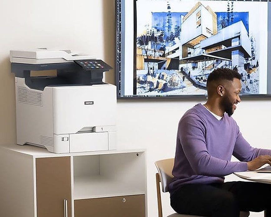 Multifonction couleur Xerox VersaLink C415 dans un bureau